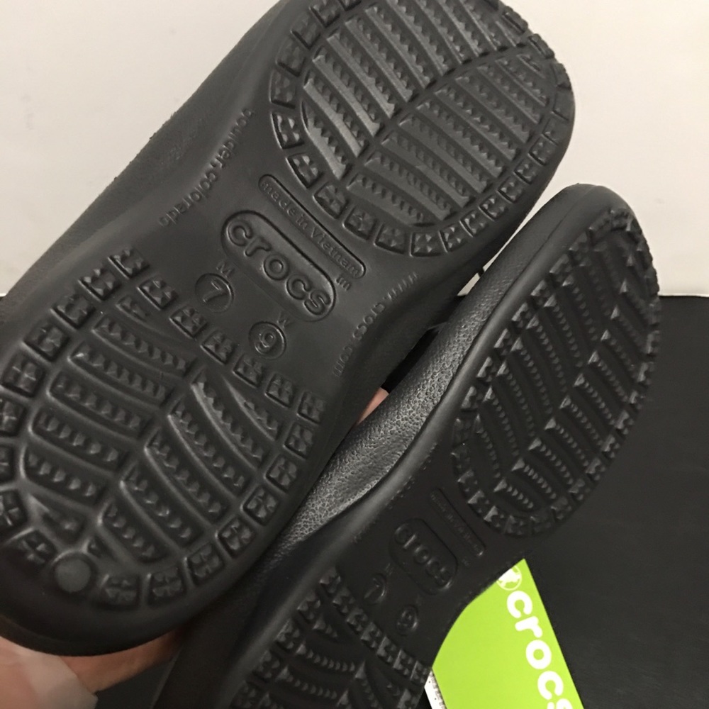 Crocs slippers Sz 9 - Picture 4 of 4
